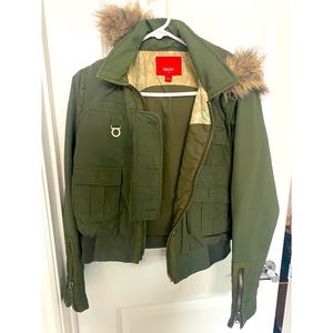 Mossimo brand cargo utility jacket. Women’s size medium. Used in great condition